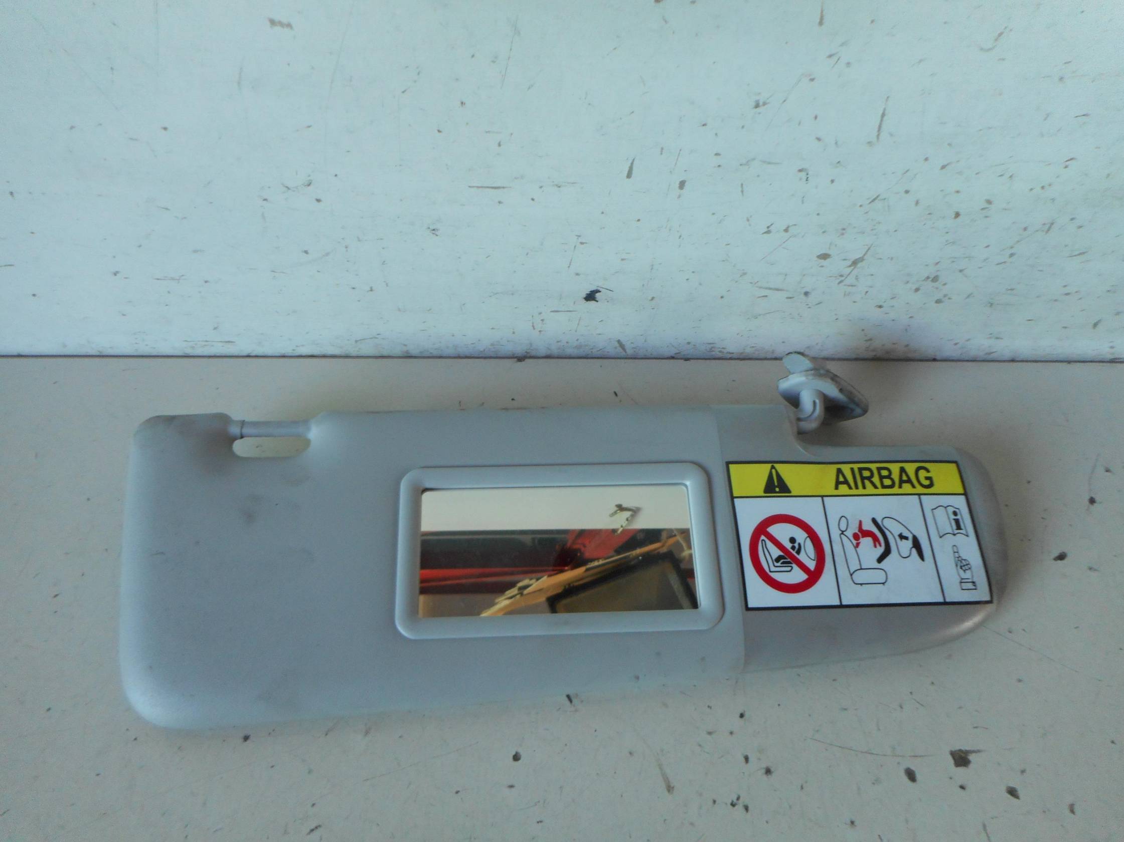 Aletta parasole parabrezza dx.